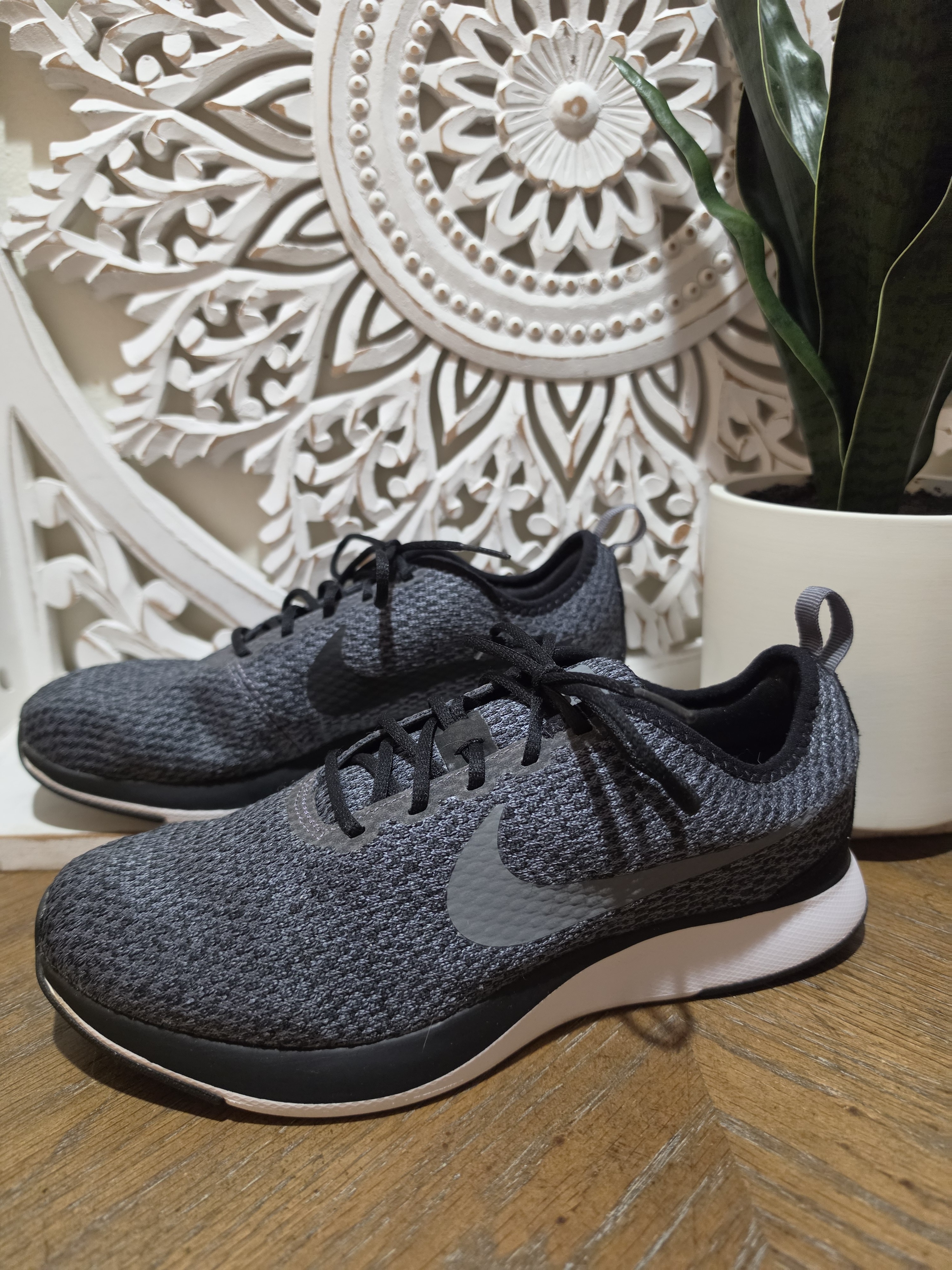Nike Dualtone Racer Grey Knit Running Shoes With Black Accents Size 6.5y